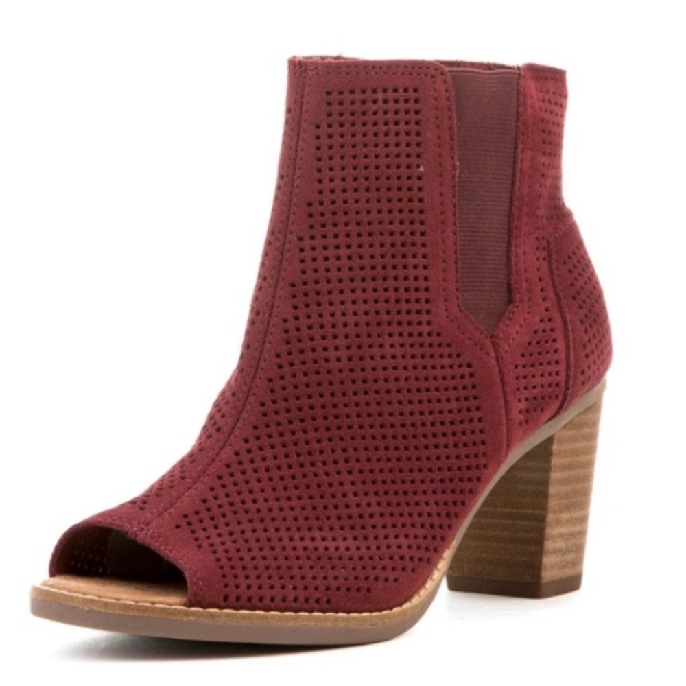 Toms Majorca cut out perforated ankle booties.